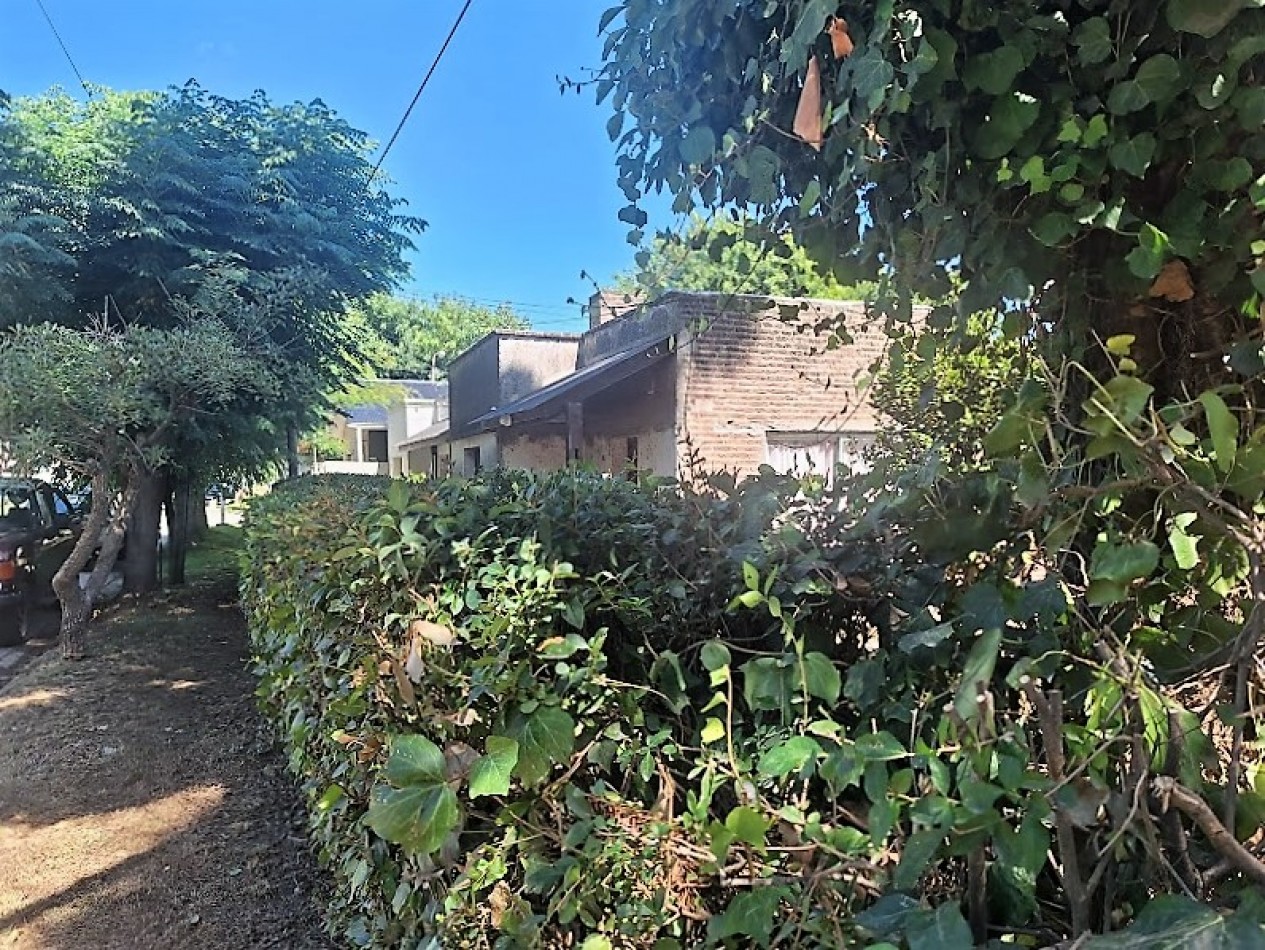 LOTE EN ESQUINA, FRENTE A AVENIDA PRINCIPAL CON HERMOSAS VISTAS.